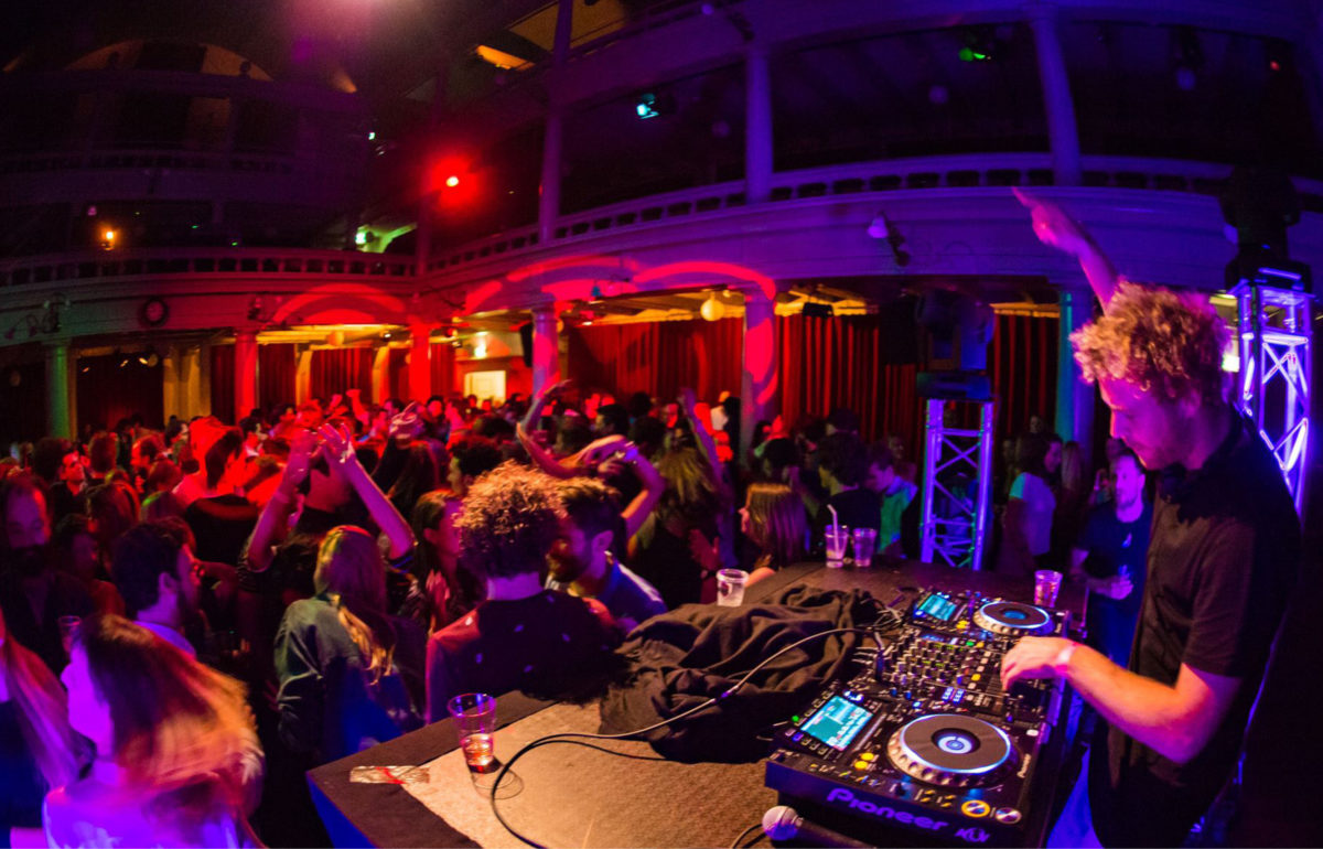 Amerpodia / Rode Hoed / Feest